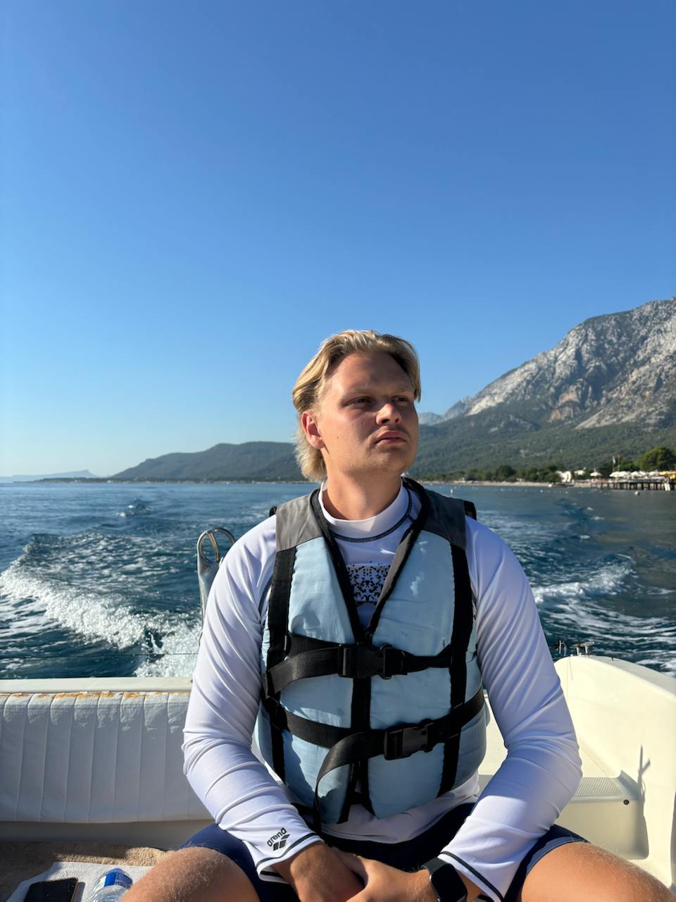 На лодке